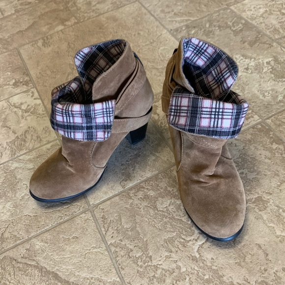 Ankle Boots - Picture 1 of 8